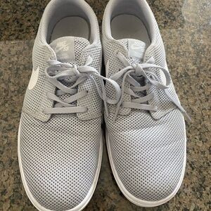 Men’s Nike size 10